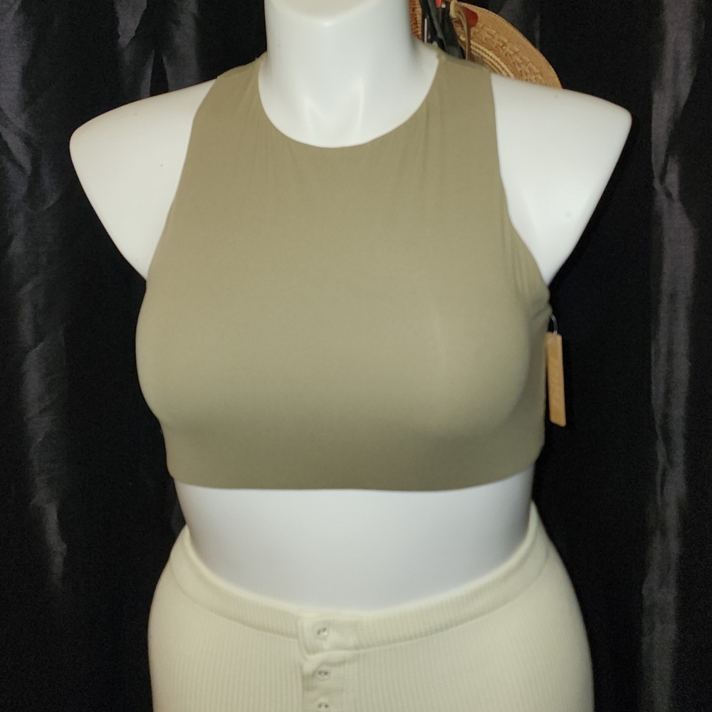SKIMS NWT High neck crop bra size 3X. Runs small. Khaki